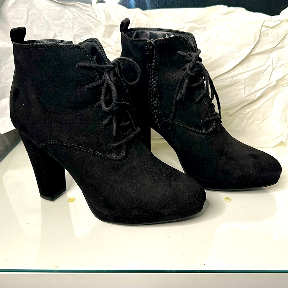 Size 8, Forever 21 women’s boots